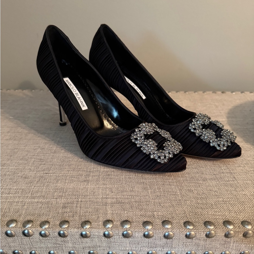 NIB Manolo Blanhnik Hangisi Pump in Black Pleated Satin, size 37.5, heel 90 mm - Picture 2 of 13